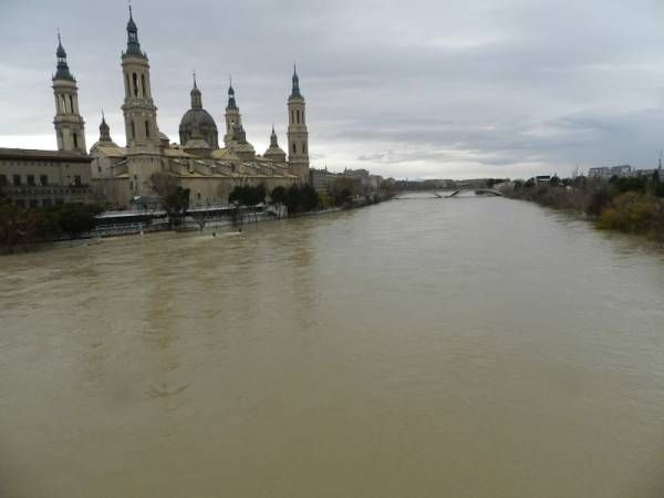 Fotogalería: El Ebro crece a su paso por Zaragoza