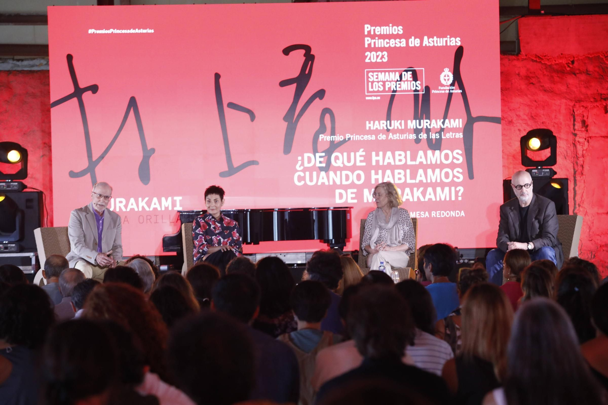 Mesa Redonda "¿De qué hablamos cuando hablamos de Murakami? Murakami en la orilla" en Edificio Tabacalera (Gijón)