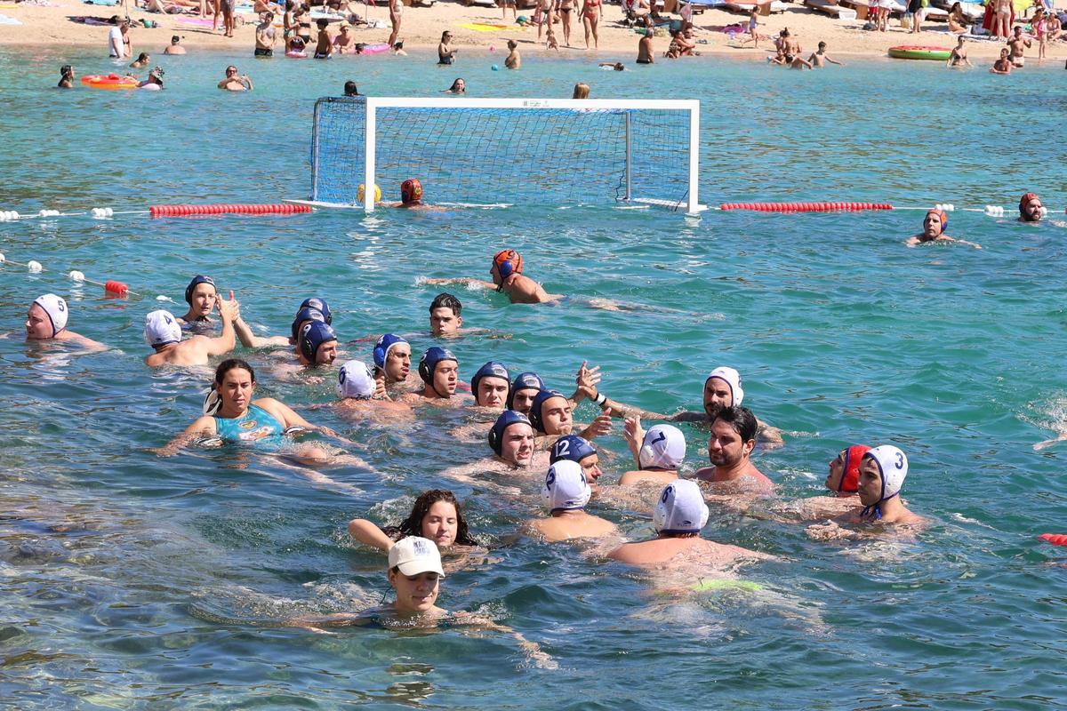 Imágenes de la jornada de fase de grupos del Beach Polo Sant Josep celebrado en Port des Torrent