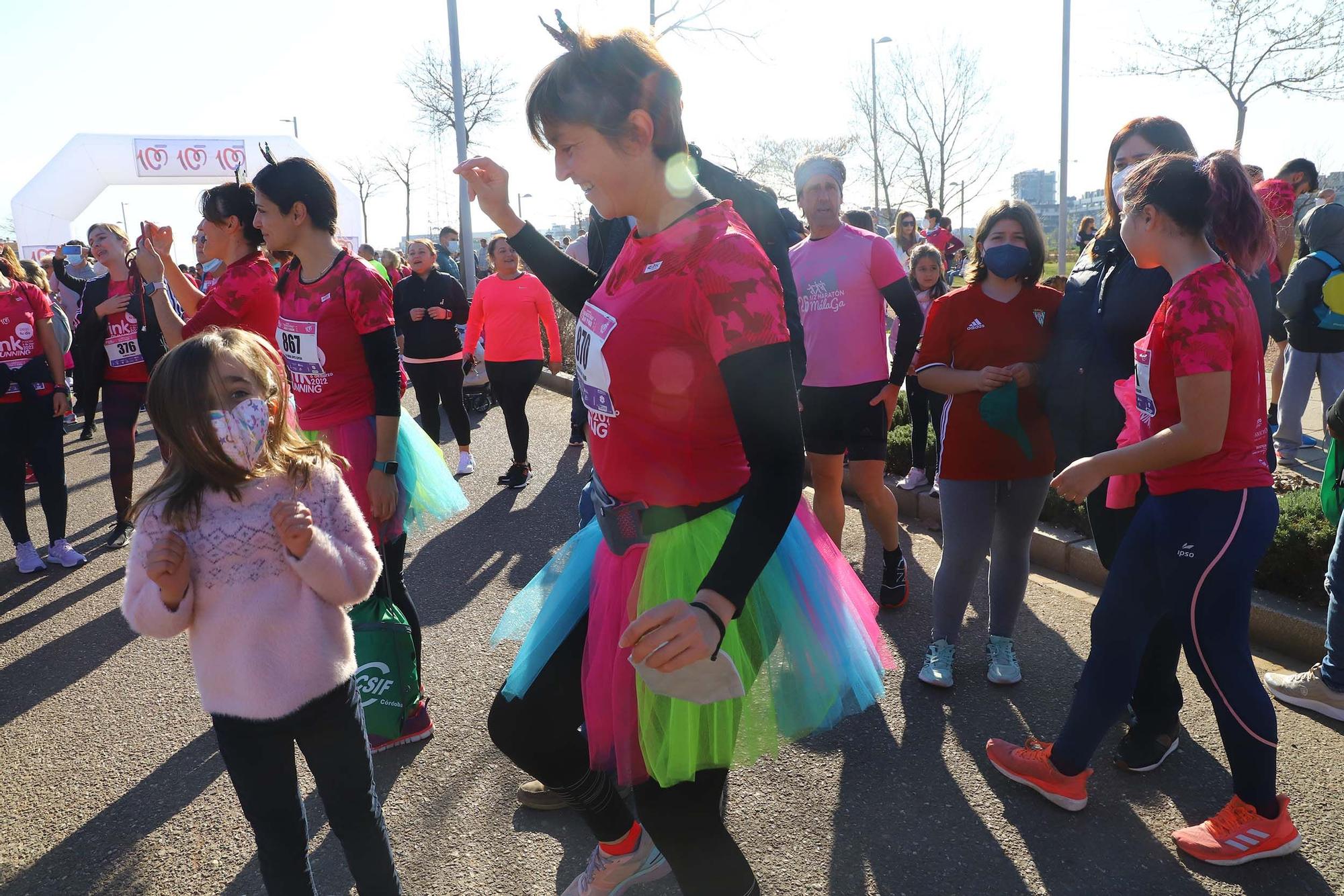 'Pink Running': más de 2.000 corredoras tiñen de rosa las calles de Córdoba