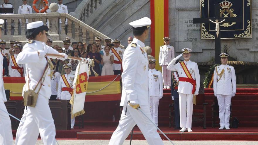 Jura de bandera y entrega de los Reales Despachos en la Escuela Naval de Marín