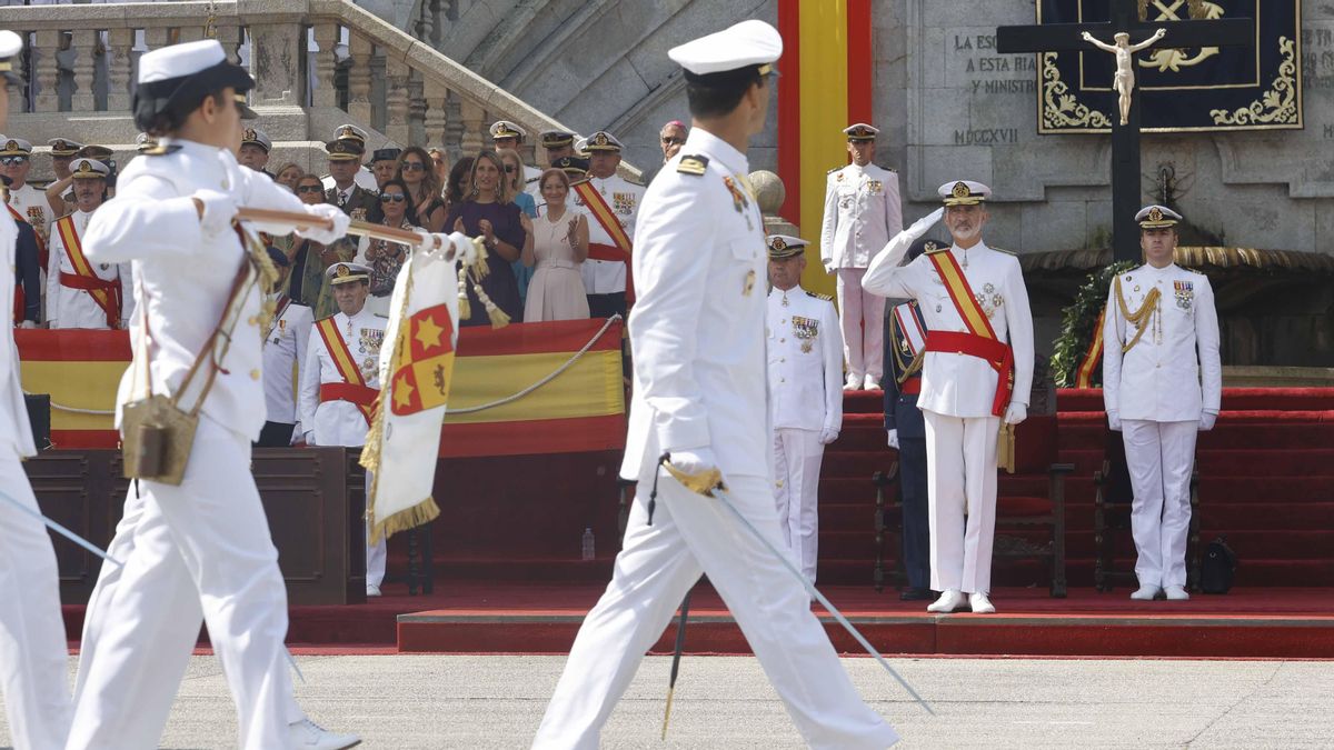 Jura de bandera y entrega de los Reales Despachos en la Escuela Naval de Marín