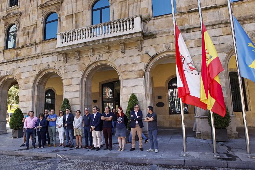 Minuto de silencio en Gijón