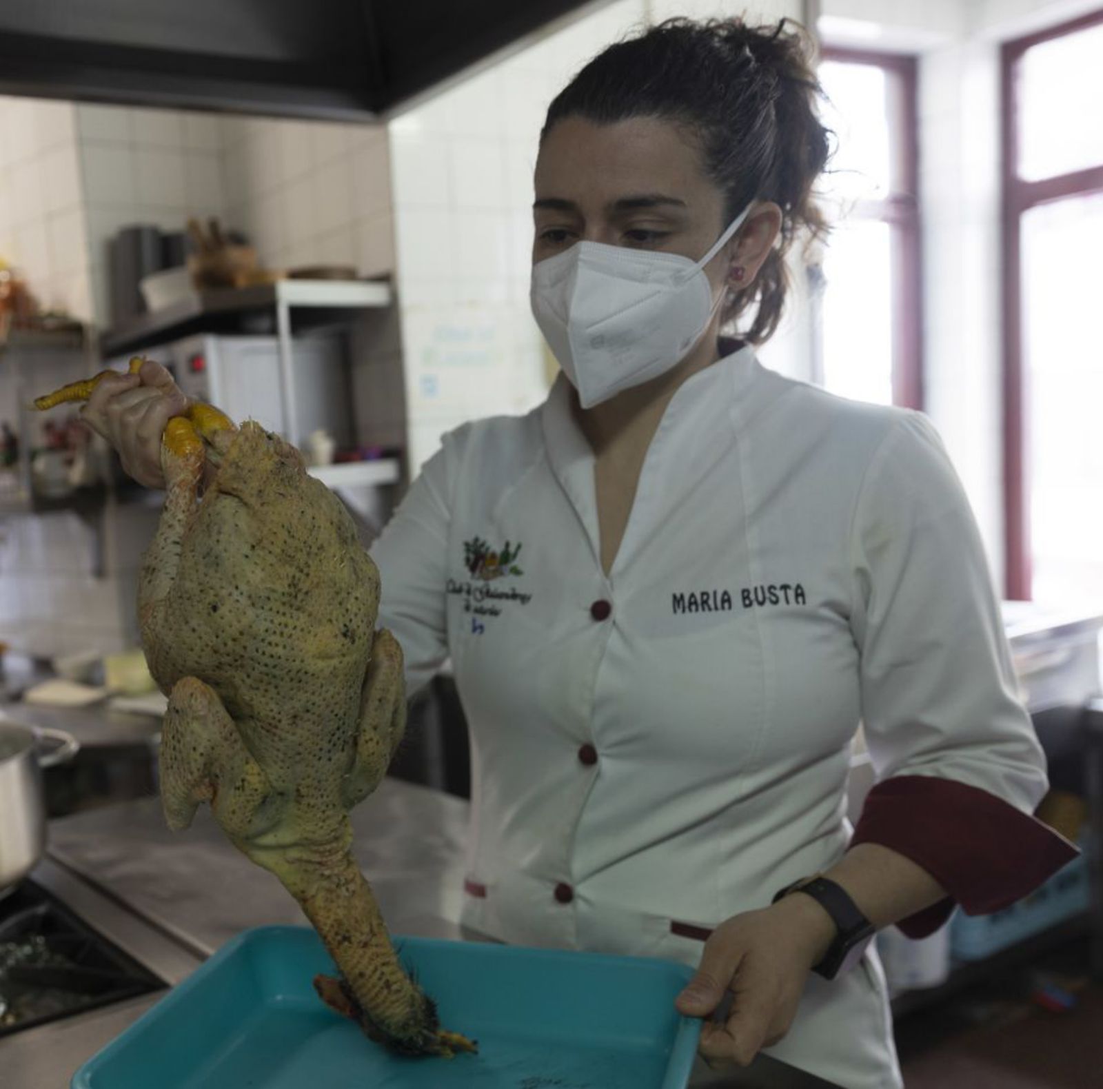 María Busta, en la cocina con el pito. | Miki López