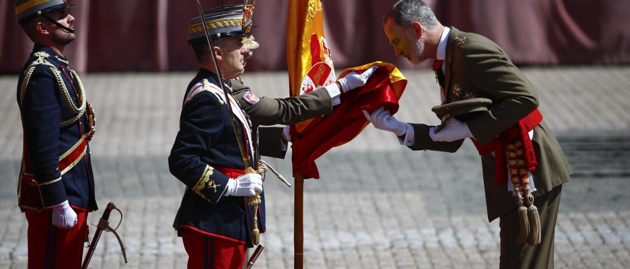 Felipe VI jura bandera por tercera vez en la Academia Militar de Zaragoza