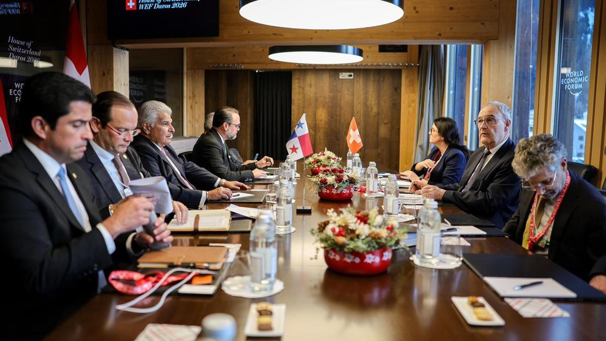 Un incidente «relacionado con humo» sin consecuencias causa momentos de nervios en el Foro de Davos Un incidente «relacionado con humo» sin consecuencias causa momentos de nervios en el Foro de Davos