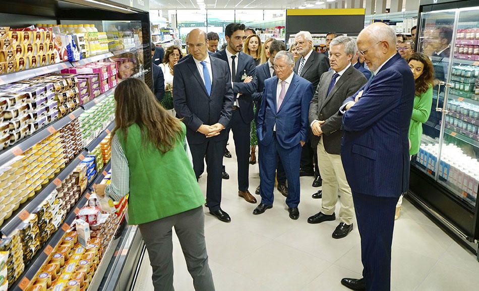 Inauguración del primer supermercado de Mercadona en Portugal.