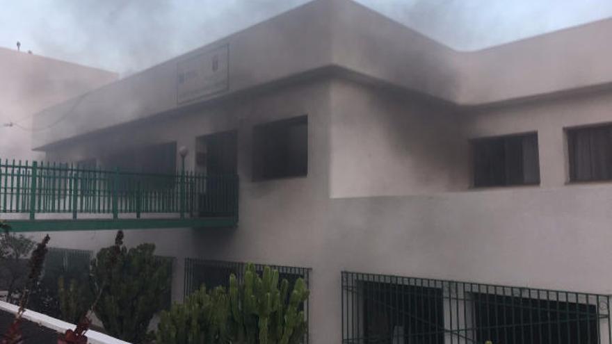 El incendio en el centro de mayores obliga a su cierre de forma temporal