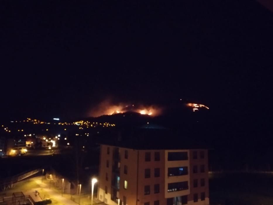 Vista del monte de Cardes desde barrio de Xudes, en Piloña