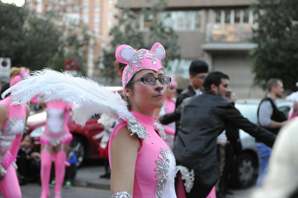 Vistabella saca su carnaval a las calles