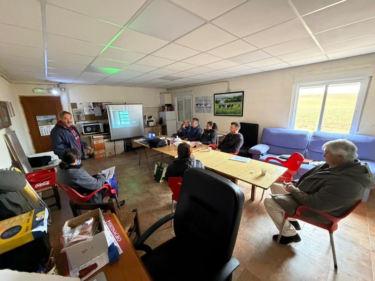 Ganaderos en el taller de morfología y genética