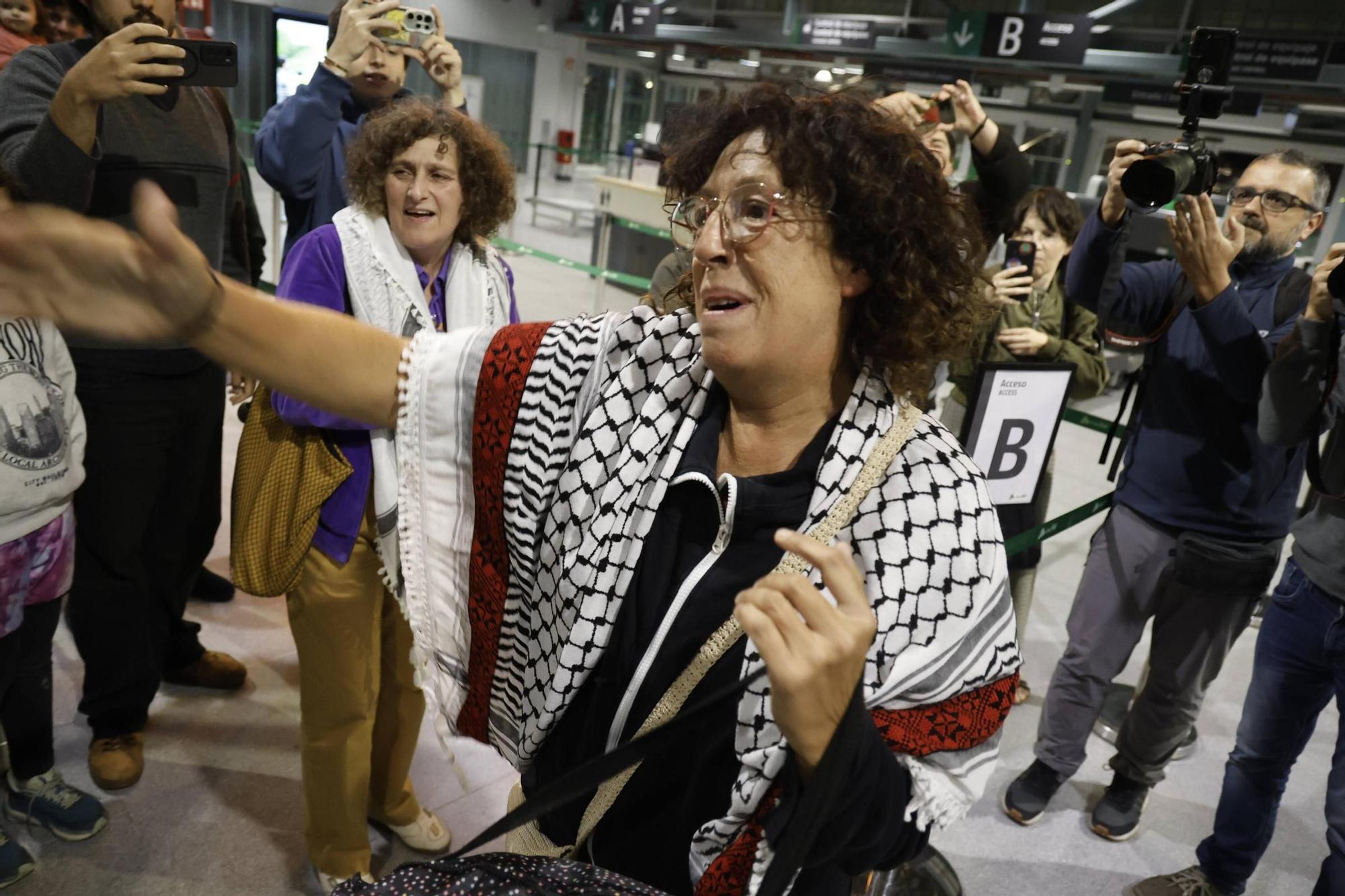 Llegada a Santiago de la activista gallega Sandra Garrido