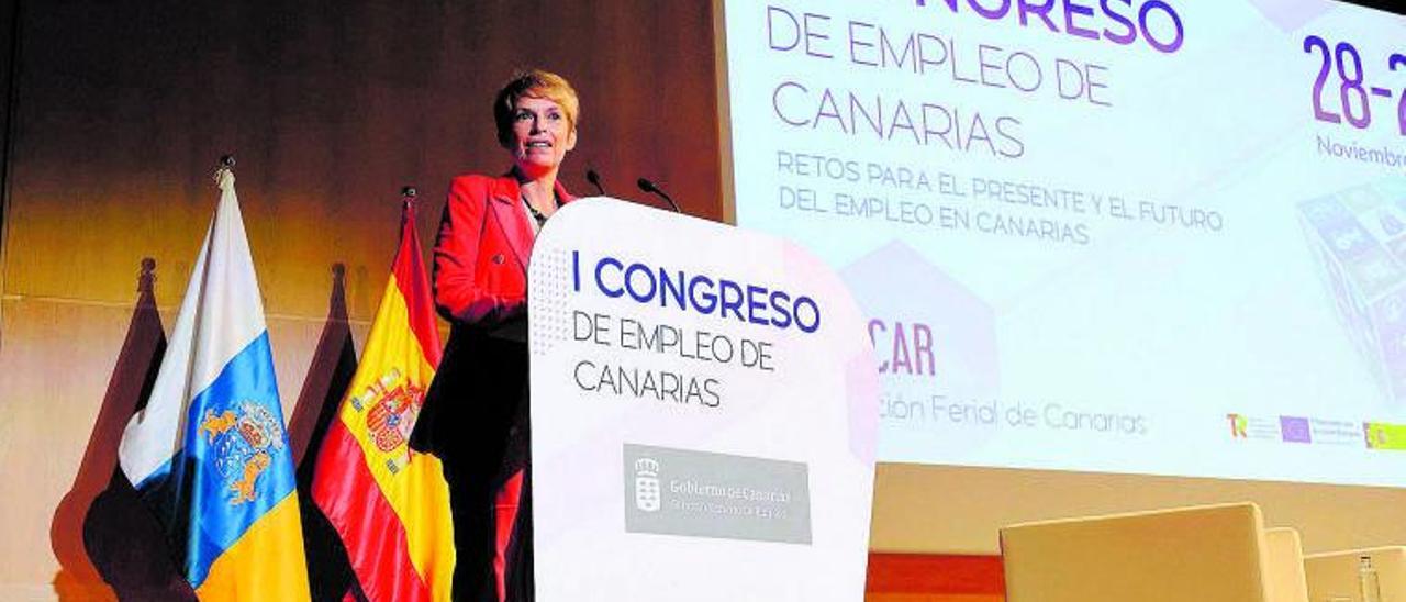 La consejera de Economía, Empleo y Conocimiento del Gobierno de Canarias, Elena Máñez, ayer durante la inauguración del congreso.  | | ANDRÉS CRUZ