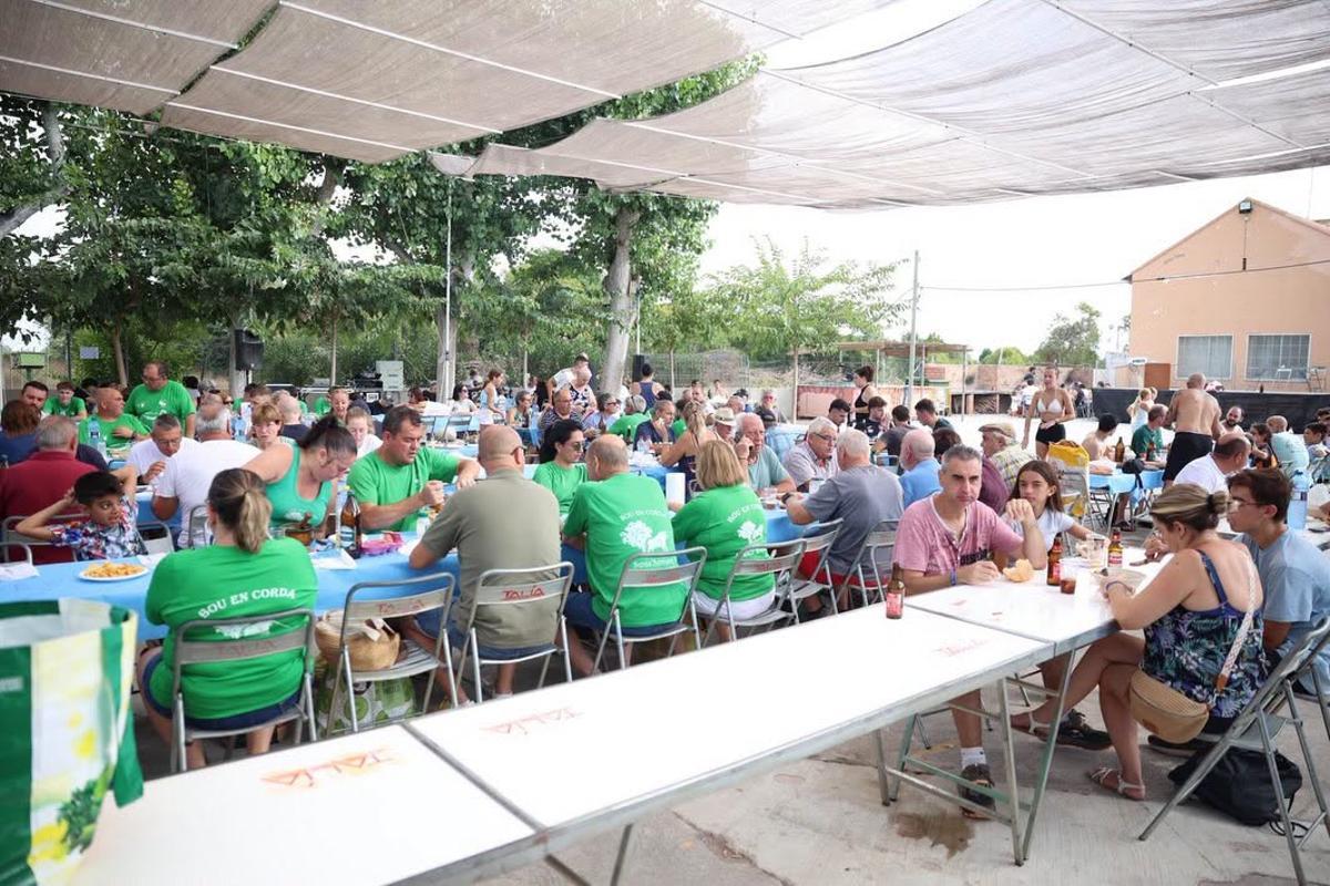Almuerzo popular en Santa Bárbara.