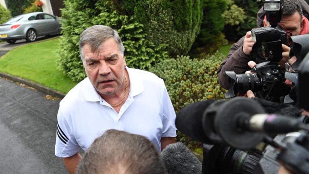 Allardyce ha comparecido hoy por primera vez ante los medios al salir de su domicilio