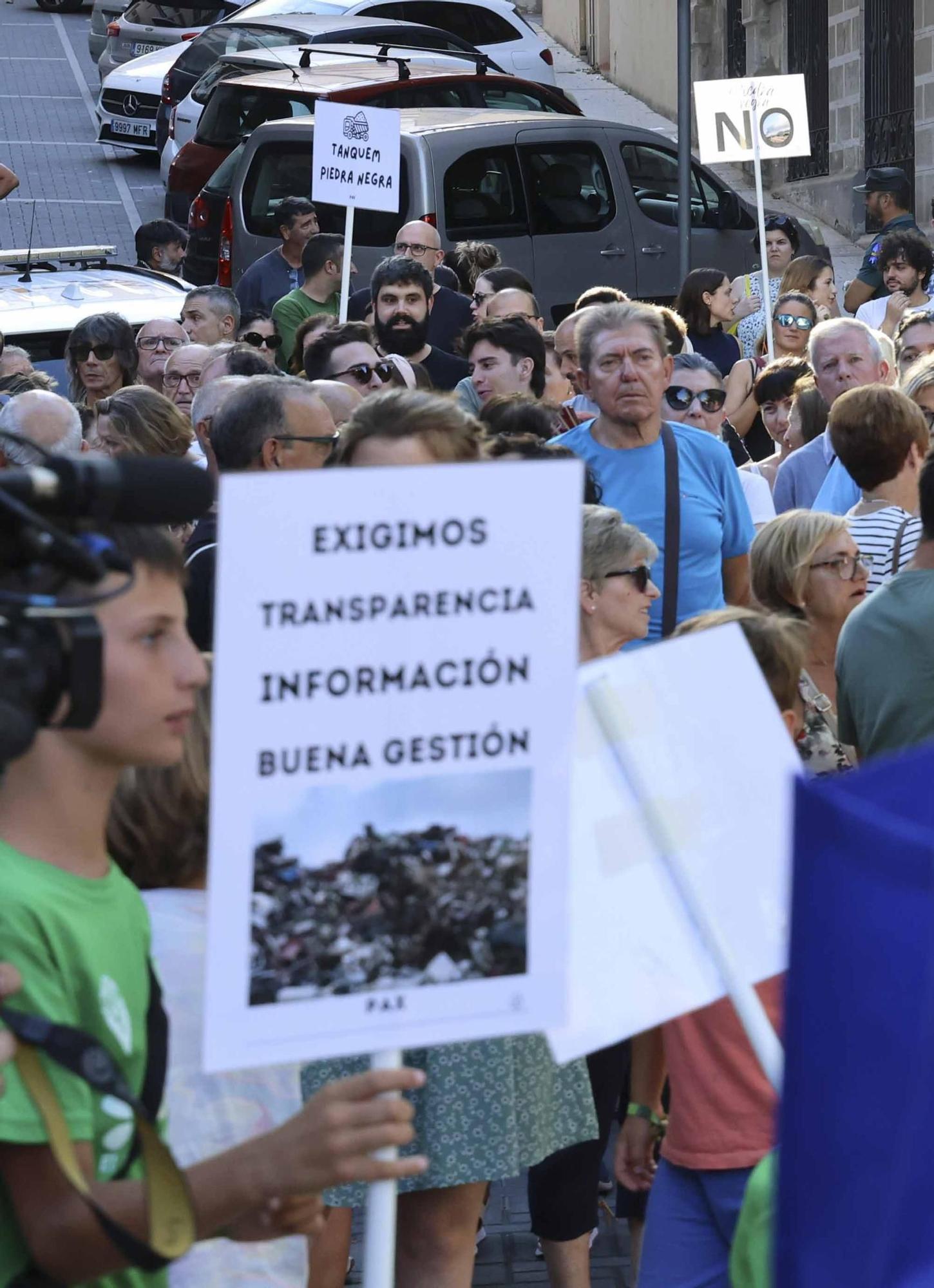 Manifestación vecinal contra el vertedero de Piedra Negra en Xixona