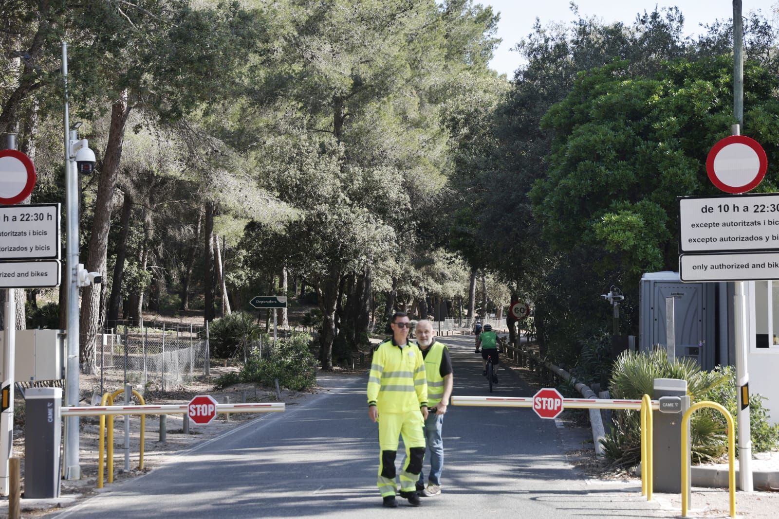 Así está siendo el primer día de restricciones para acceder a la playa y al faro de Formentor