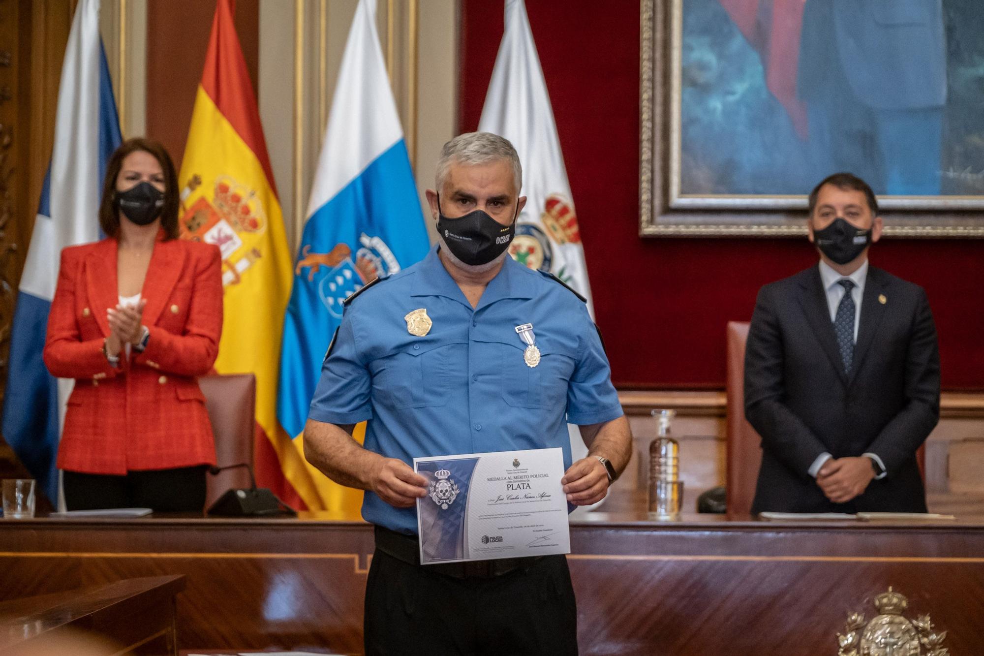 Entrega medallas a la Policía Local Santa Cruz