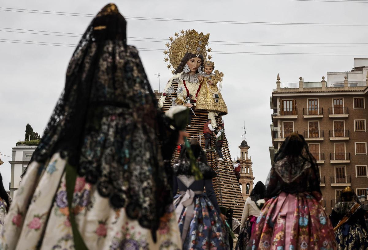 Ofrenda a la Mare de Déu dels Desemparats en València en las Fallas 2026: horarios y recorridos.