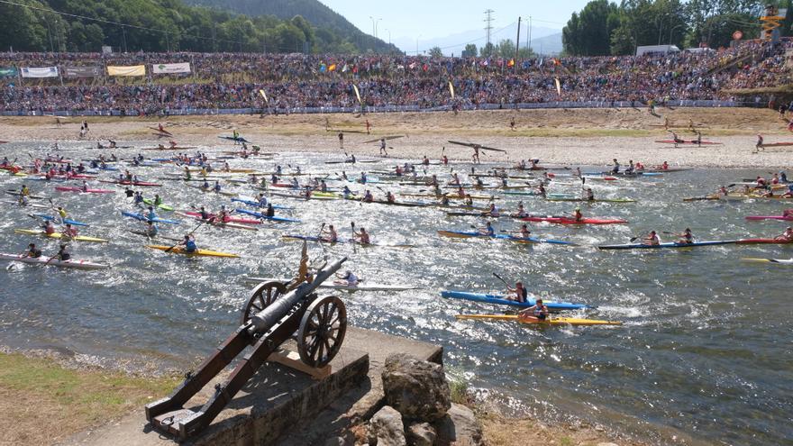 EN IMÁGENES: La fiesta de las Piraguas por el Descenso Internacional del Sella