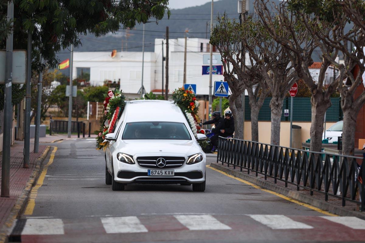 El cortejo fúnebre del Pitiús Team Motoclub al joven motorista fallecido en Ibiza