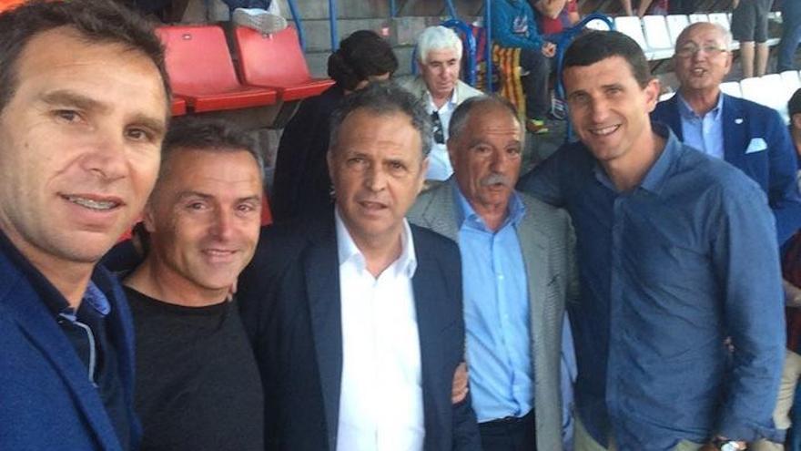 Gracia estuvo ayer en el Calderón viendo la final de Copa del Rey, donde se hizo esta foto con varios colegas, como Joaquín Caparrós (el que subió la foto a Twitter) y Fran Escribá.