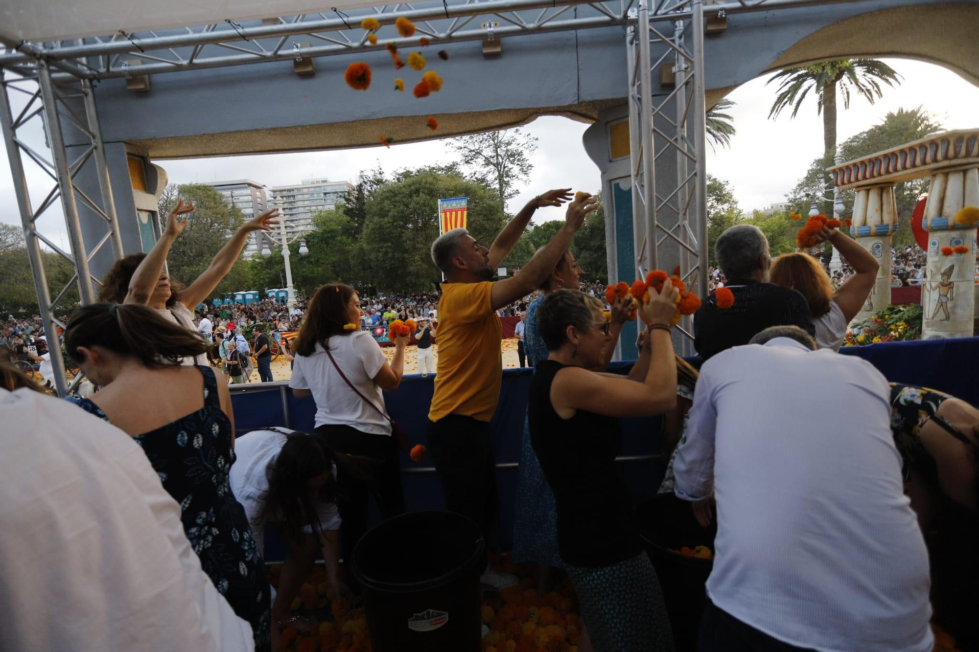 Así ha sido la Batalla de Flores en València 2024