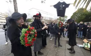 El profesorado llora en un «velatorio» la muerte de la educación pública