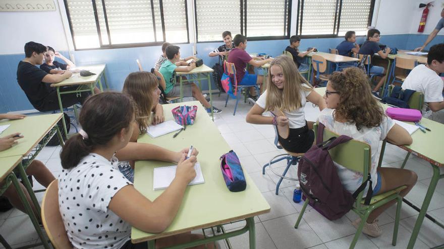 Imagen de archivo del primer día del nuevo curso escolar en un instituto de la capital.