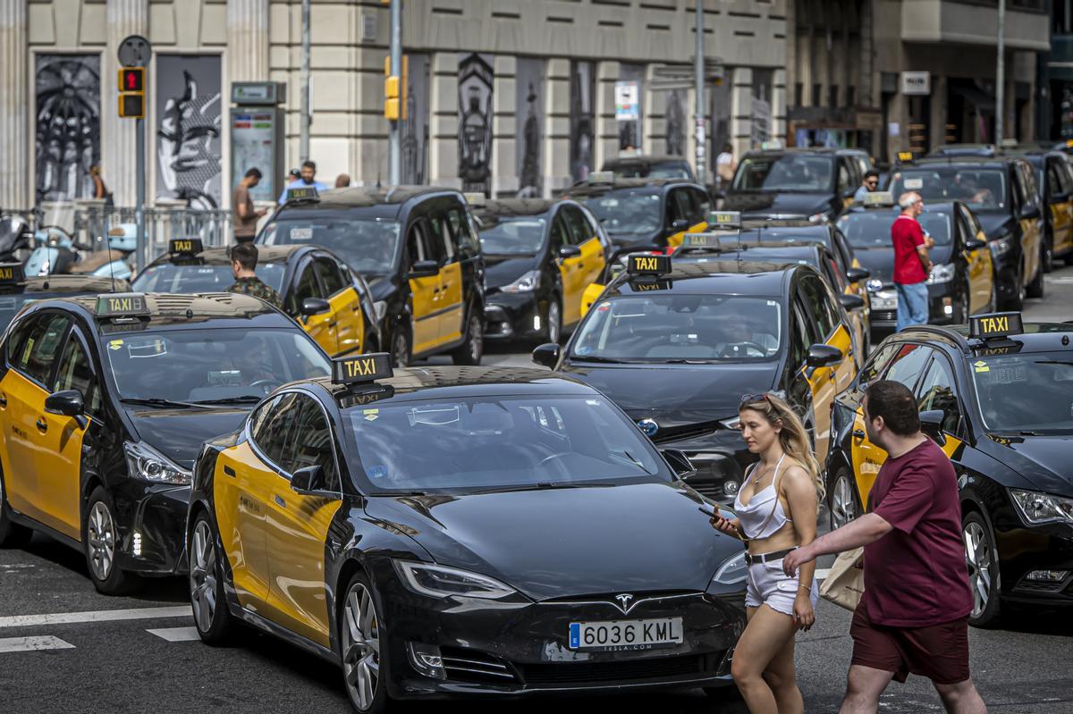 El sector del taxi volvió este martes a las movilizaciones