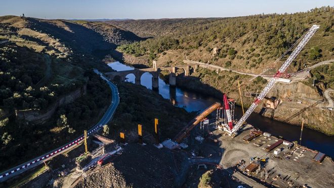 Fotogalería | Así avanzan las obras del nuevo puente de Alcántara