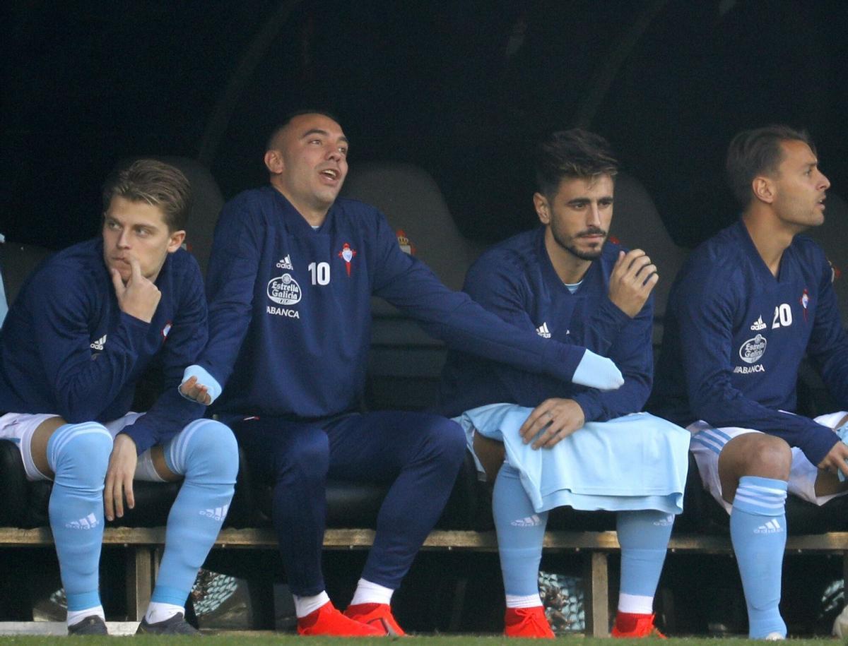 The Celta de Vigo striker, Iago Aspas (2nd), on the bench at the Balaídos stadium, in Vigo in photo of Lavandeira JR file. EFE. (Celta) (Ray)
