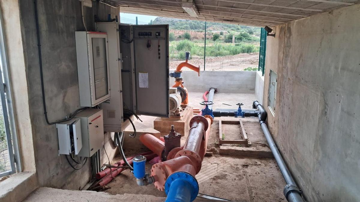 Instalaciones del pozo de la Serreta y la Escala con el transformador desmantelado.