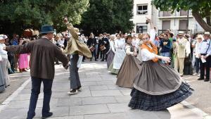 Bailes tradicionales durante la Feria Modernista de Alcoy