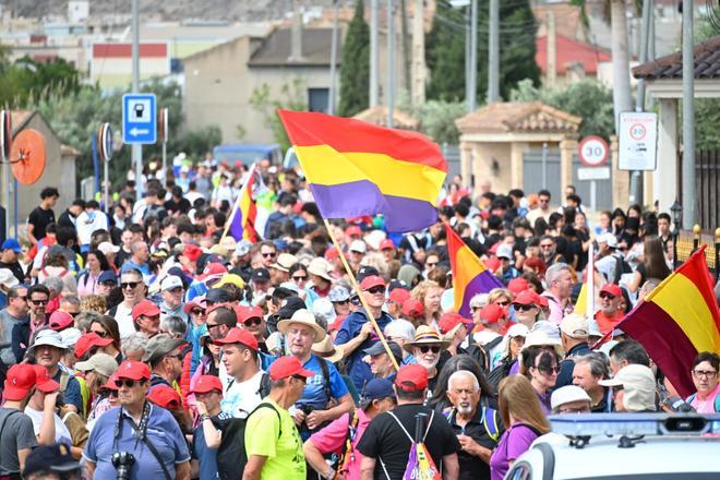 La Senda del Poeta Miguel Hernández arranca en Orihuela con cientos de participantes
