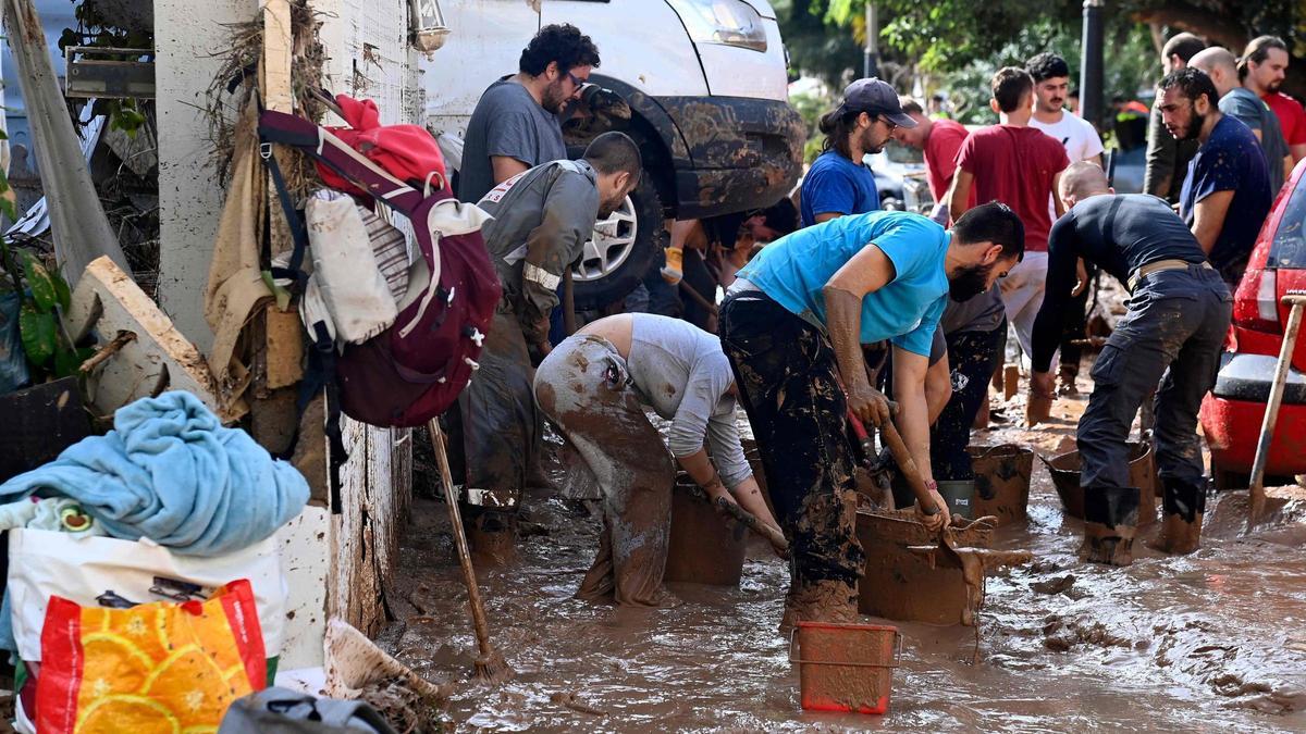 La falta de suministros agrava la situación de las zonas arrasadas por las riadas
