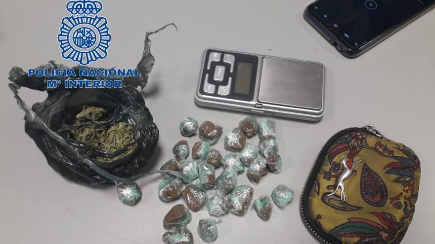 Un detenido en una operación policial contra el &quot;trapicheo&quot; de droga en locales de ocio de Langreo y San Martín