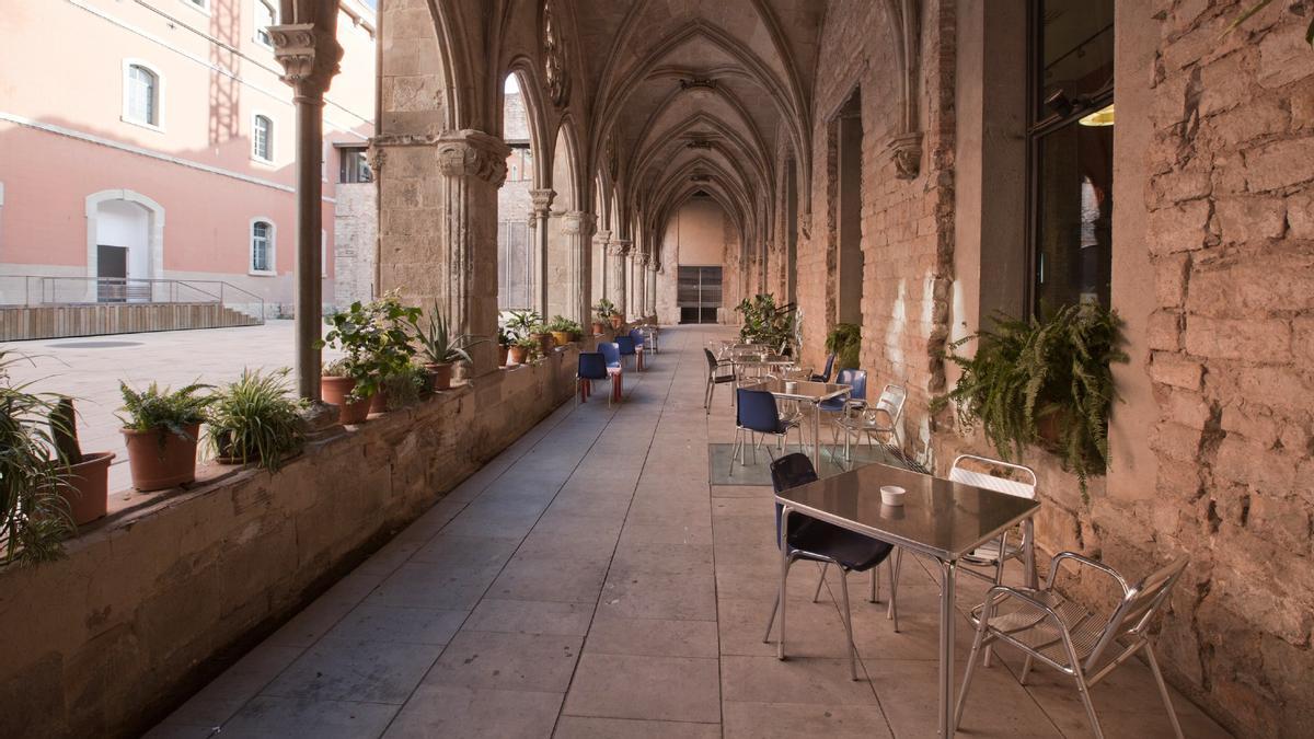 Terraza del bar del CC Convent de Sant Agustí