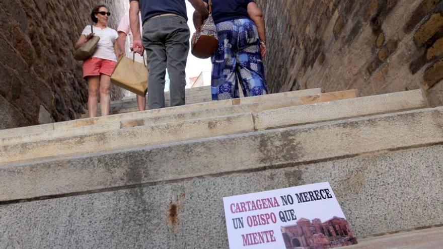 Primeros visitantes a la Catedral Vieja de Cartagena