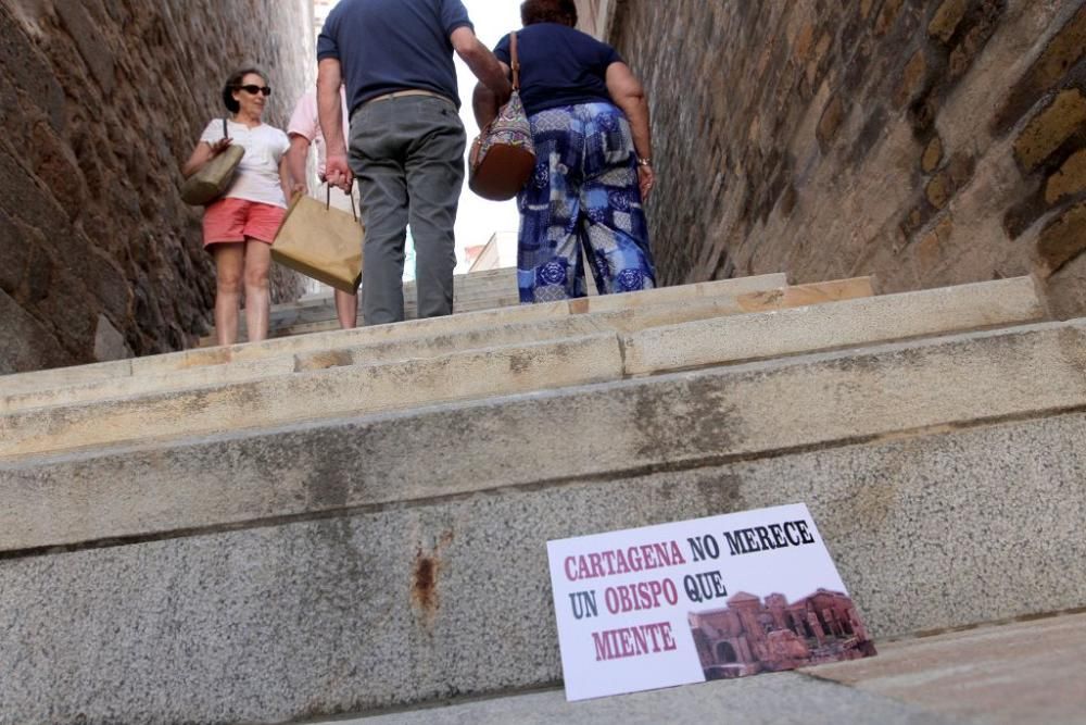 Primeros visitantes a la Catedral Vieja de Cartagena