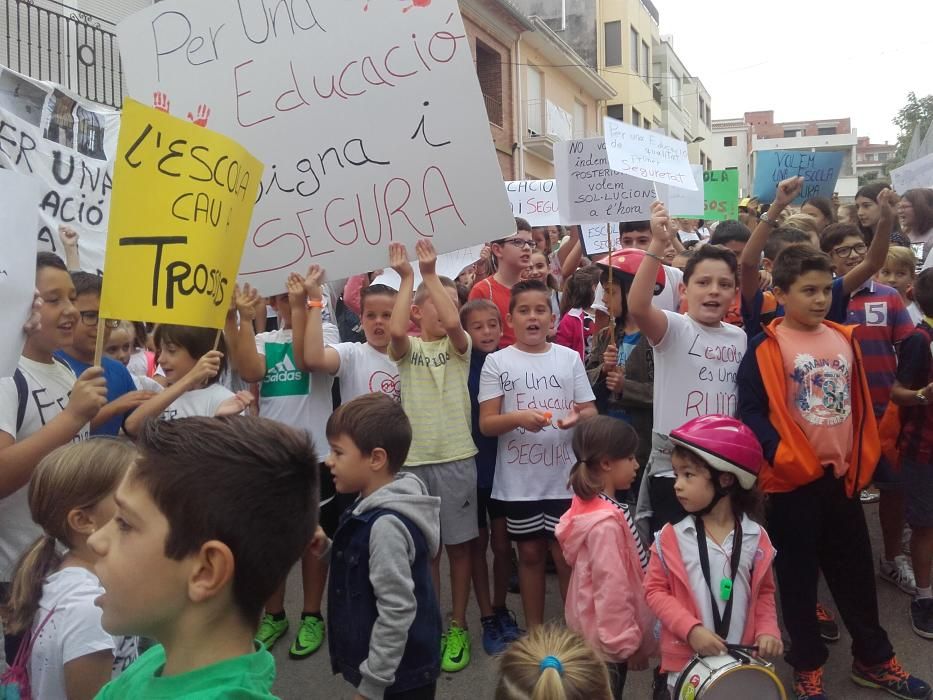 Protesta por el mal estado del colegio de la Font d'en Carròs