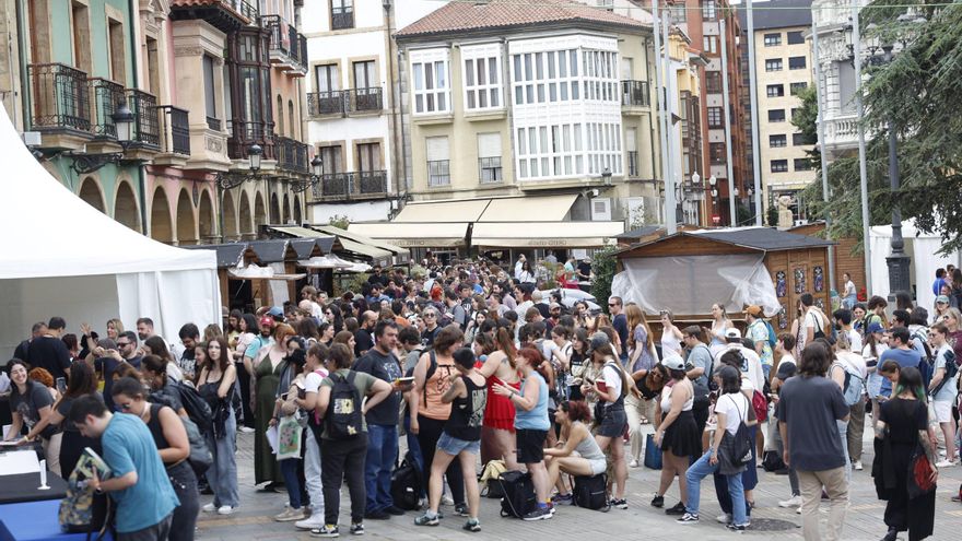 Colas interminables y pasión desbordada marcan el último día del Celsius en Avilés