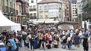 Colas interminables y pasión desbordada marcan el último día del Celsius en Avilés