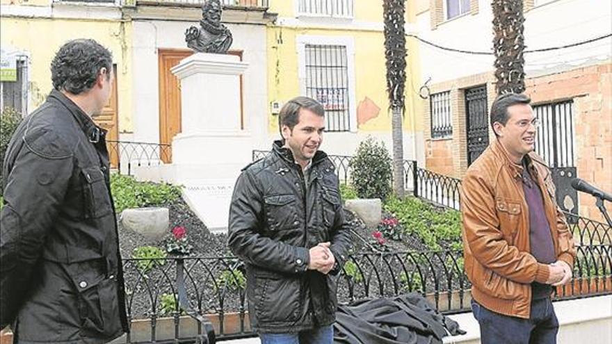 Homenaje a Miguel de Cervantes con una escultura en bronce