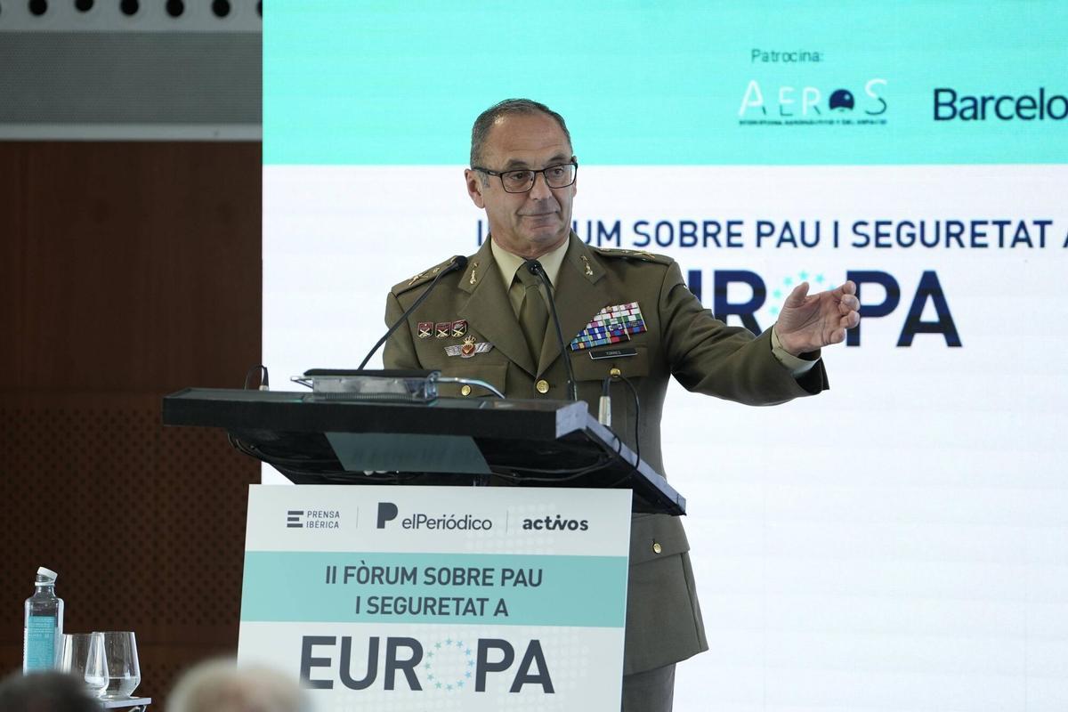 General Vicente Torres, subdirector de estrategia industrial del Ministerio de Defensa, durante su participación en el II Foro Prensa Ibérica sobre Paz y Seguridad en Europa.