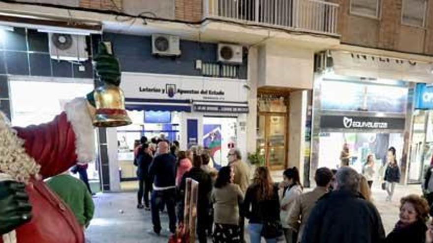 Compras de décimos en Benidorm ayer por la tarde