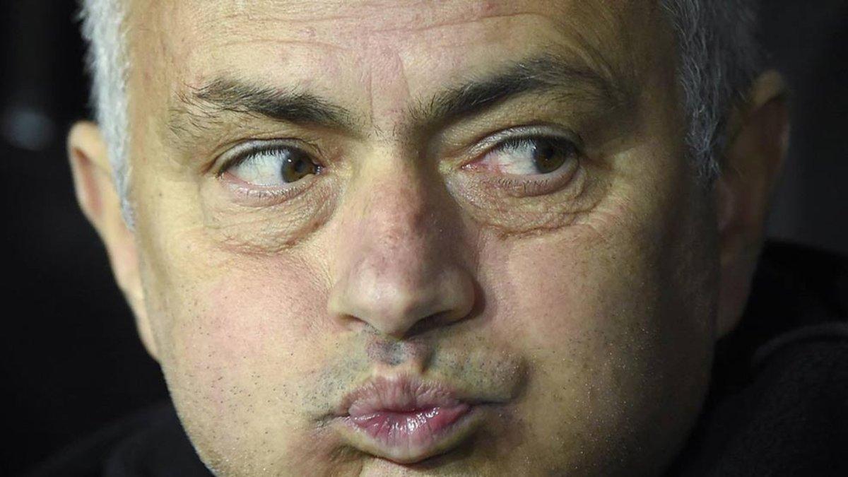 Mourinho, durante un partido con el Manchester United