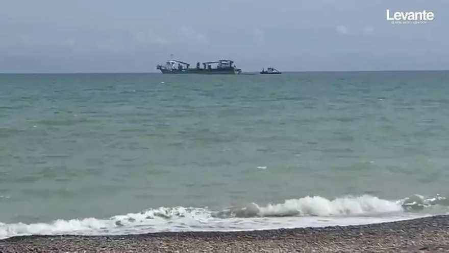 Llega la esperada megadraga a las playas al norte de Sagunt