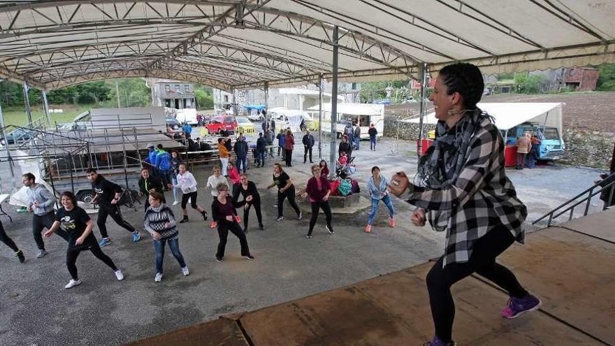 Cereixo alía la devoción a Nosa Señora das Angustias con zumba y juegos