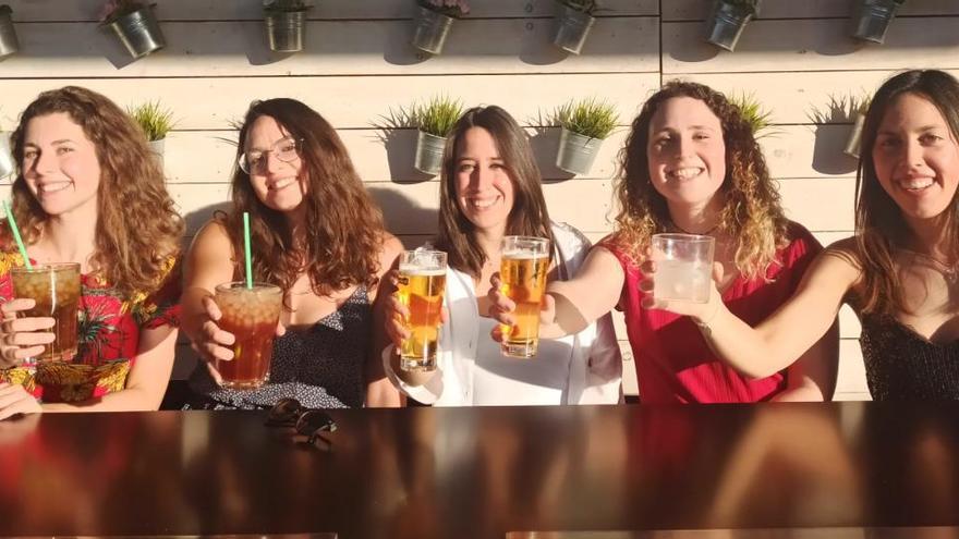 Les cinc promotores d&#039;EatEasy, divendres a la terrassa del Cube